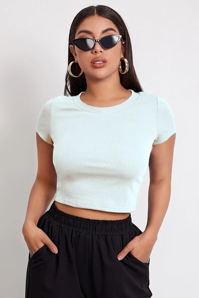 Kadın Beyaz Yuvarlak Yaka Yarım Kol Crop Top Bluz ürün görseli