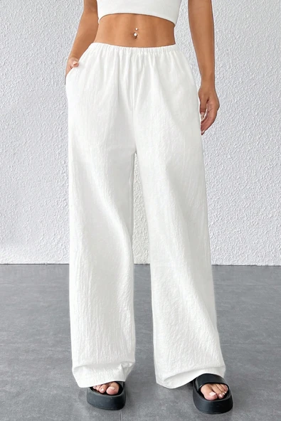Kadın Beyaz Bol Kesim Cepli Geniş Paça Dökümlü Pantolon ürün görseli
