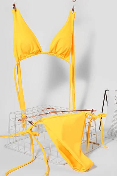 Kadın Sarı Yandan Bağlamalı Tangalı Üçgen Bikini Mayo Takımı - Resim 3