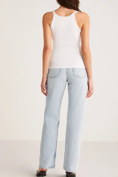 Kadın Beyaz Normal Kalıp Dantel Detalı Ince Askılı Oyuk Yaka Atlet - Resim 3