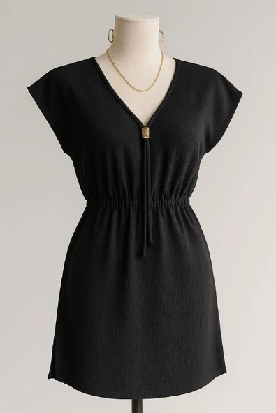 Kadın Siyah Yanları Yırtmaçlı Tokalı V Yaka Mini Plaj Elbisesi - Resim 4