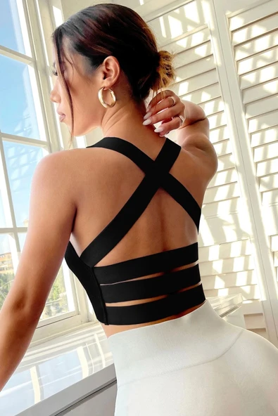 Kadın Siyah Sırtı Çapraz Lastik Detaylı Crop Top Bluz - Resim 4