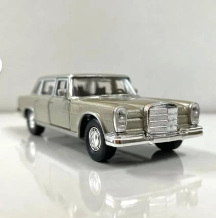 Oyuncak Metal Model Araba 1/36 Çek Bırak Gold 1963 Mercedes Benz 600 - 1