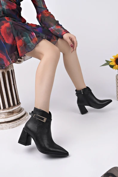 Muggo GLORİA Sivri Burun Kemer Detaylı Kalın Topuklu Fermuarlı Kadın Bot - 9