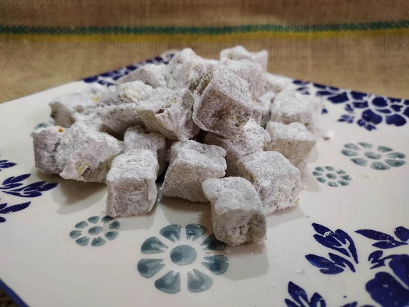 GURMEKENT ÇİFTE KAVRULMUŞ ANTEP FISTIKLI KUŞ LOKUMU 500GR ürün görseli 1