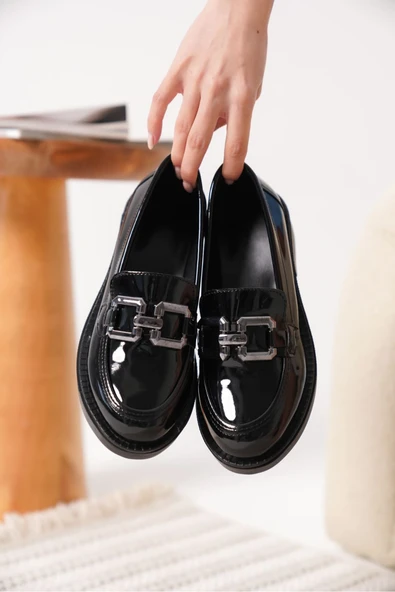 Caro Kadın Rugan Siyah Gümüş Tokalı Loafer - 4