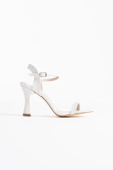 Karen Kadın Beyaz Tek Bant Sandalet