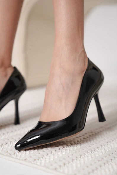 Zelena Kadın Siyah Kırışık Rugan Stiletto - 1