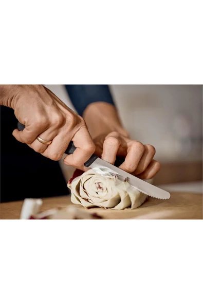 Victorinox 11 CM Siyah Tırtıklı Domates ve Sebze Bıçağı - 5