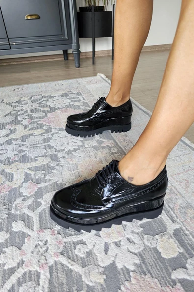 022 02363 Topukla Kadın Kalın Tabanlı Bağcıklı Hakiki Deri Ayakkabı ürün görseli