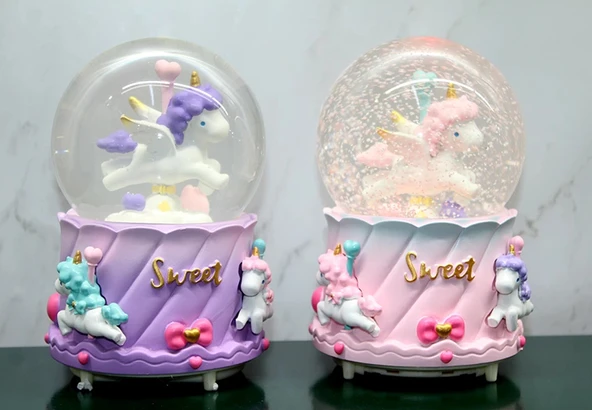 MDB Unicorn İçi Dönmeli Püskürtmeli Işıklı Müzikli Kar Küresi Büyük Boy ürün görseli 1