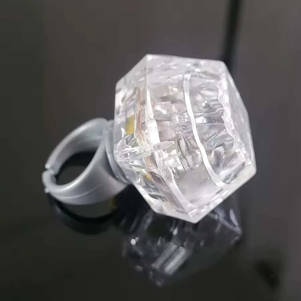 Kristal Tasarımlı Led Glow Işıklı 3 Modlu Gümüş Yüzük 3.5 x 5 cm (5250)