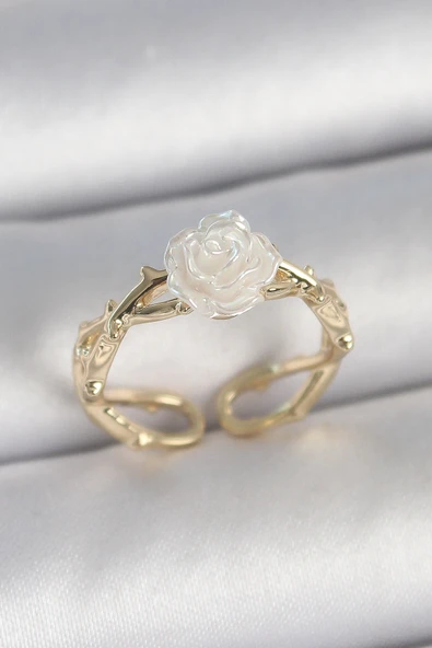 Pirinç Gold Renk Beyaz Gül Model Ayarlanabilir Kadın Yüzük