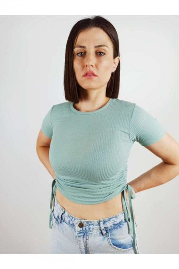 GO ON OUTFIT Kadın Suyeşili Yanları Büzelebilir Kısa Kollu Fitilli Crop T-Shirt GOON71