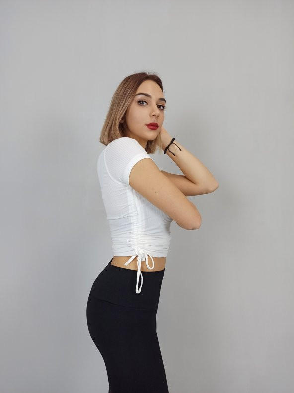 GO ON OUTFIT Kadın Beyaz Yanları Büzelebilir Kısa Kollu Fitilli Crop T-Shirt GOON85 - 2