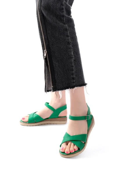 692-564 Çimen Yeşili  Ortopedik Taban Çapraz Tokalı Kadın Sandalet - 2