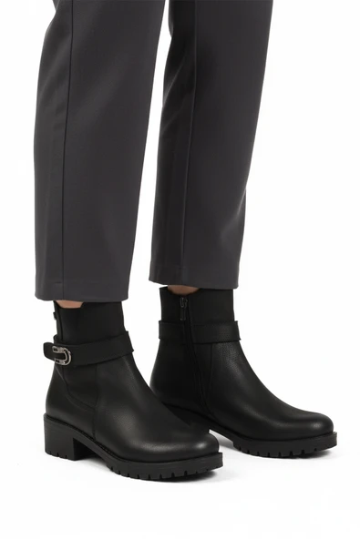 Venüs Siyah Nubuk Hakiki Deri Fermuarlı Kadın Topuklu Bot ürün görseli