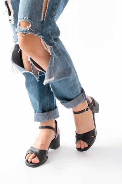 K-11 Siyah Günlük Çapraz Topuklu Kadın Sandalet - Resim 2