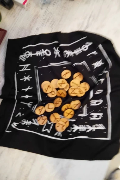 Rune Semboli Taşları Dişbudak Ağacı Run Taşları Örtüsü Sunak Nordic Runes Örtüsü Sunağı ve Taşları Seti - Resim 4