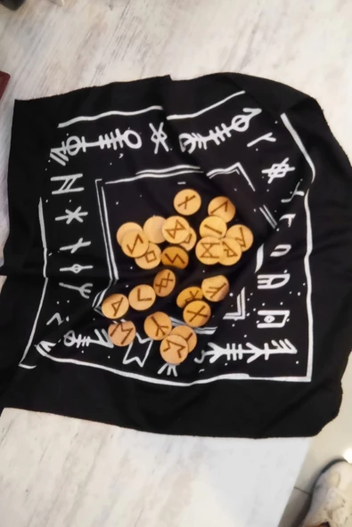 Rune Semboli Taşları Dişbudak Ağacı Run Taşları Örtüsü Sunak Nordic Runes Örtüsü Sunağı ve Taşları Seti - Resim 2