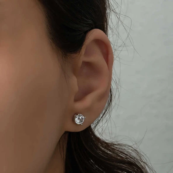 ​Gümüş 6 mm Beyaz Zirkon Tek Taş Kadın Küpe ürün görseli 1