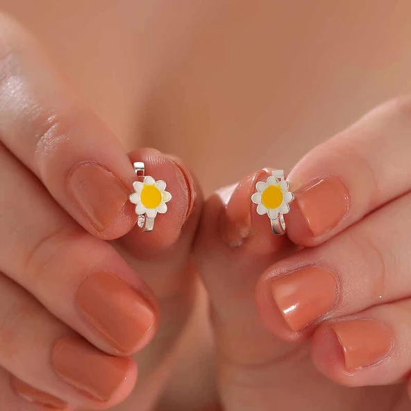 Gümüş Papatya Çocuk Küpesi - Resim 2