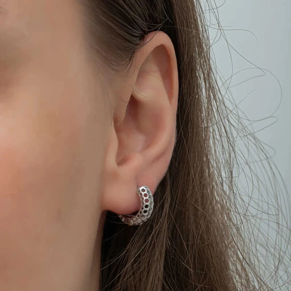 Gümüş Petek Desenli Halka Kadın Küpe - Resim 4