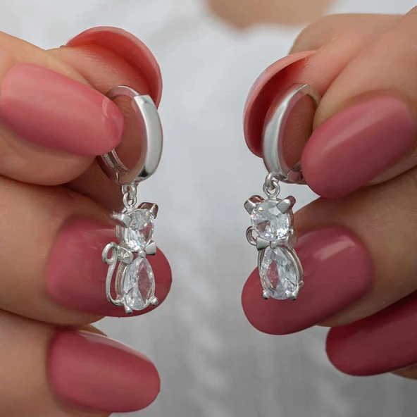 Gümüş Sallantılı Kedi Kadın Küpe ürün görseli 1