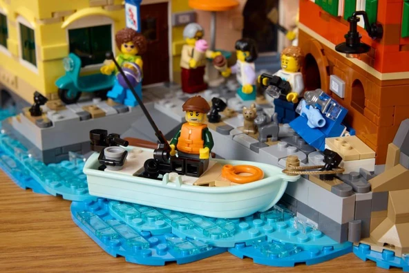 LEGO 21359 İtalyan Rivierası - Resim 3