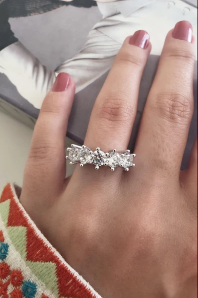 Kadın Vip Seri Baget Zirkon Taşlı 5 Taş Numarasız Ayarlanabilir Yüzük ürün görseli