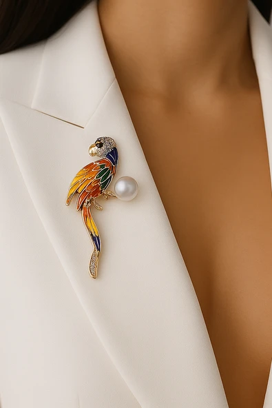 Kadın Renkli Zirkon Taşlı İnci Detaylı Papağan Broş ürün görseli