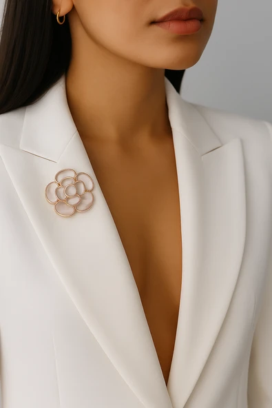 Kadın Gold Çerçeveli Opak Taşlı Çiçek Broş – Kararmaz Metal - Resim 2