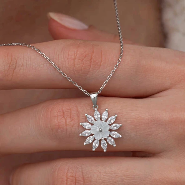 Gümüş Beyaz Manolya Çiçeği Kadın Kolye - Resim 2