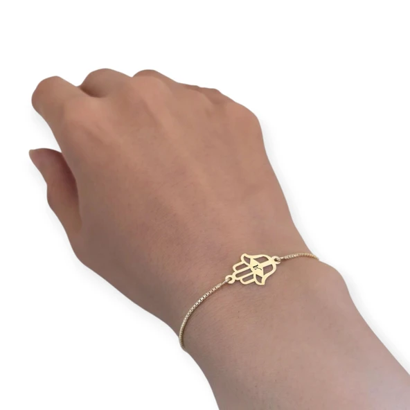 14 Ayar Altın Plakalı Harfe Özel Altın Renkli Zincirli Hamsa Motifli Hediye Bileklik-497 - Resim 2