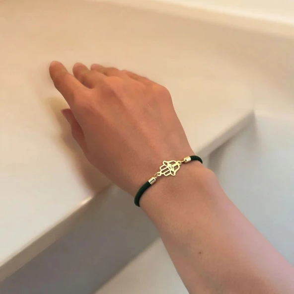 14 Ayar Altın Plakalı Harfe Özel Koyu Yeşil İpek Örgülü Hamsa Figürlü Hediye Bileklik-498 - Resim 3