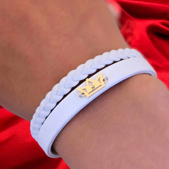 14 Ayar Altın Plakalı Harfe Özel Doğal Beyaz Derili Taç Figürlü Hediye Bileklik-500 - Resim 3