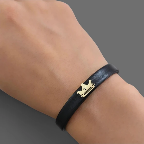 14 Ayar Altın Plakalı Harfe Özel Doğal Siyah Derili Taç Figürlü Hediye Bileklik-503 - Resim 3
