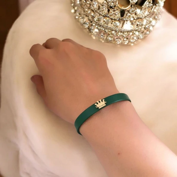 14 Ayar Altın Plakalı İsme Özel Taç Motifli Doğal Yeşil Derili Hediye Bileklik-504 - Resim 3