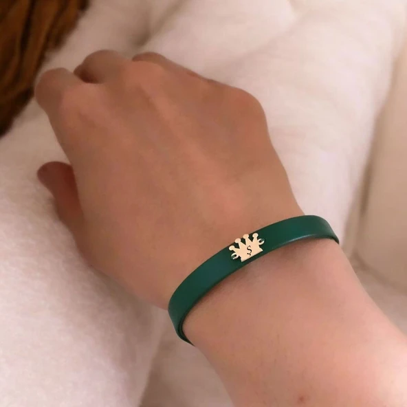 14 Ayar Altın Plakalı Harfe Özel Doğal Yeşil Derili Taç Motifli Hediye Bileklik-504 - Resim 2