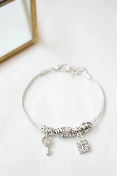 Kilit Anahtar Charmlı  Bileklik - Gümüş - Resim 2