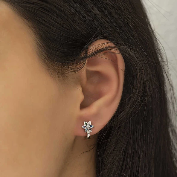 Gümüş Renkli Çiçek Küpe - Resim 2