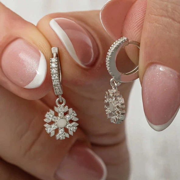 Gümüş Sallantılı Kar Tanesi Kadın Küpe ürün görseli