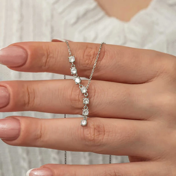 Gümüş Zirkon Sıra Taşlı Kadın Kolye ürün görseli