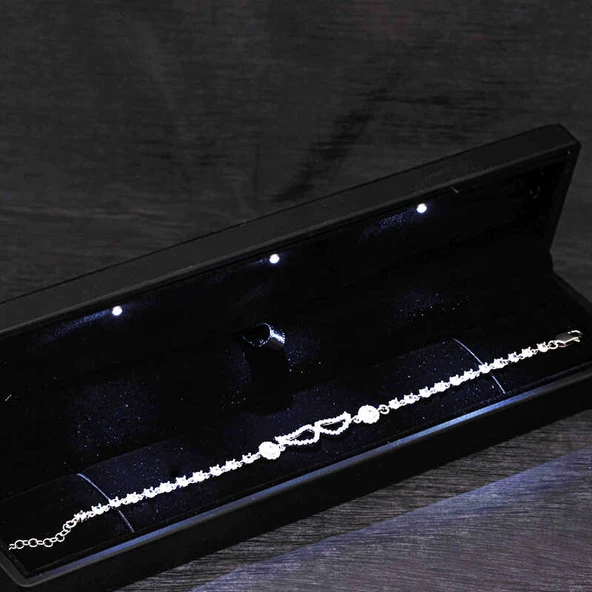 Gümüş Işıklı Kutulu Melek Kanadı Kadın Bileklik ürün görseli 1