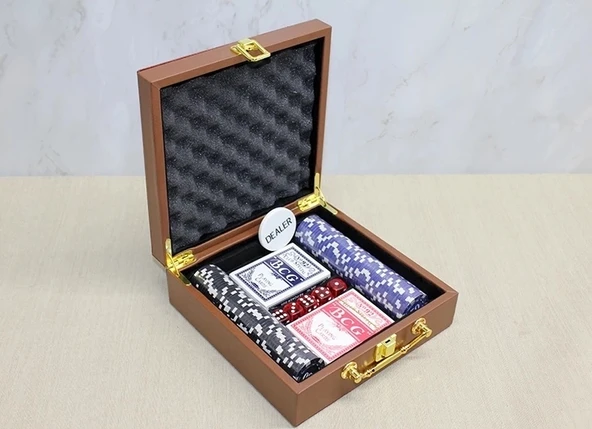 Deri Çantalı 100 Chip Ve 2 Adet İskambil Kağitına Sahip Poker Oyunu Alk4228 - 1