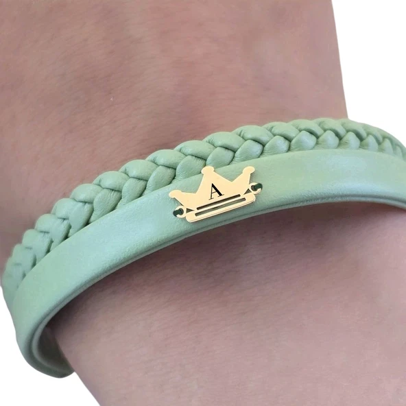 14 Ayar Altın Plakalı Harfe Özel Doğal Yeşil Derili Taç Motifli Hediye Bileklik-512 - Resim 3