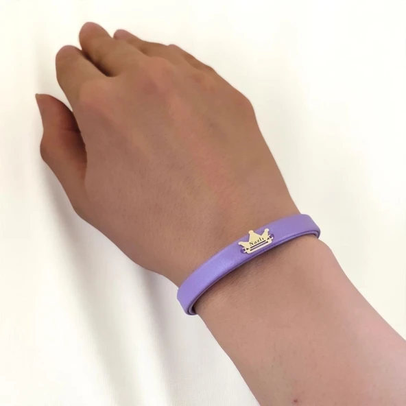 14 Ayar Altın Plakalı İsme Özel Taç Figürlü Doğal Mor Derili Hediye Bileklik-513 - Resim 2