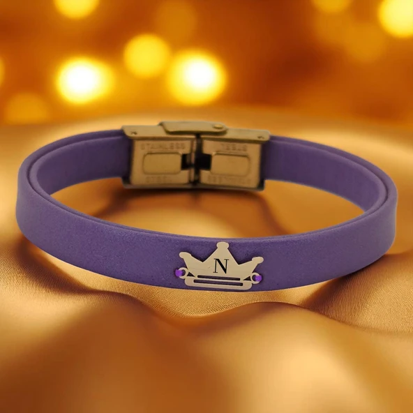 14 Ayar Altın Plakalı Harfe Özel Doğal Mor Derili Taç Figürlü Hediye Bileklik-513 ürün görseli