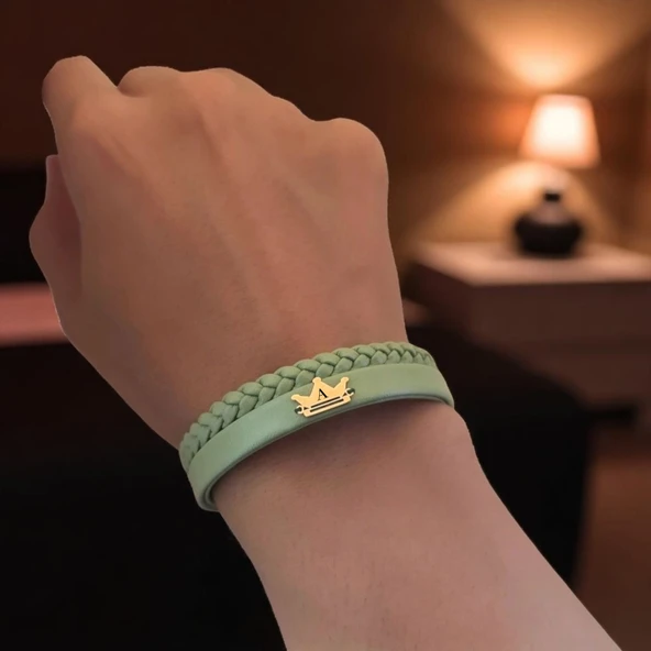 14 Ayar Altın Plakalı Harfe Özel Doğal Yeşil Derili Taç Motifli Hediye Bileklik-512 - Resim 2