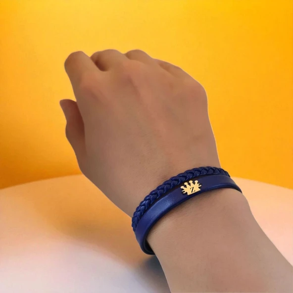 14 Ayar Altın Plakalı Harfe Özel Hakiki Lacivert Derili Taç Figürlü Hediye Bileklik-517 - Resim 2